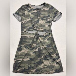 EUC! Honey Punch camo cut out t-shirt dress. Size: Medium
